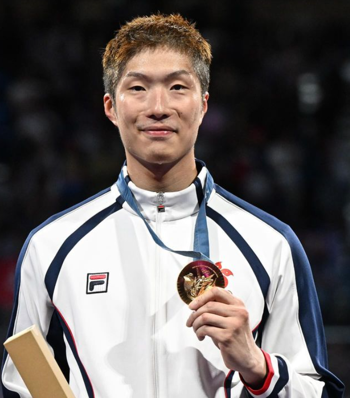 2024巴黎奧運 | 張家朗男子花劍個人賽再奪金 比賽曾陷逆境 憑一種心態反勝封王