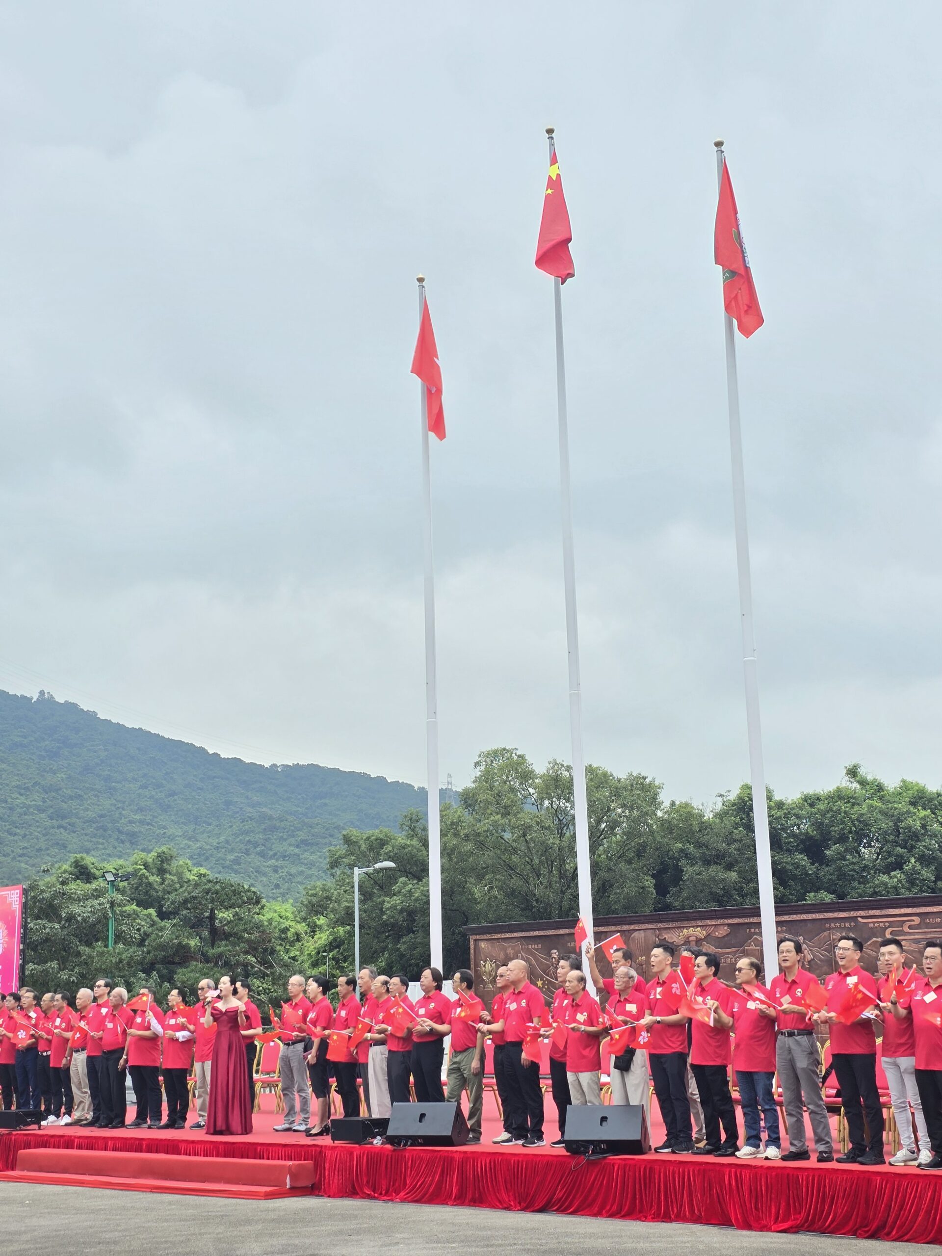 生活-奶龍無人機表演-國慶75周年-林村升旗