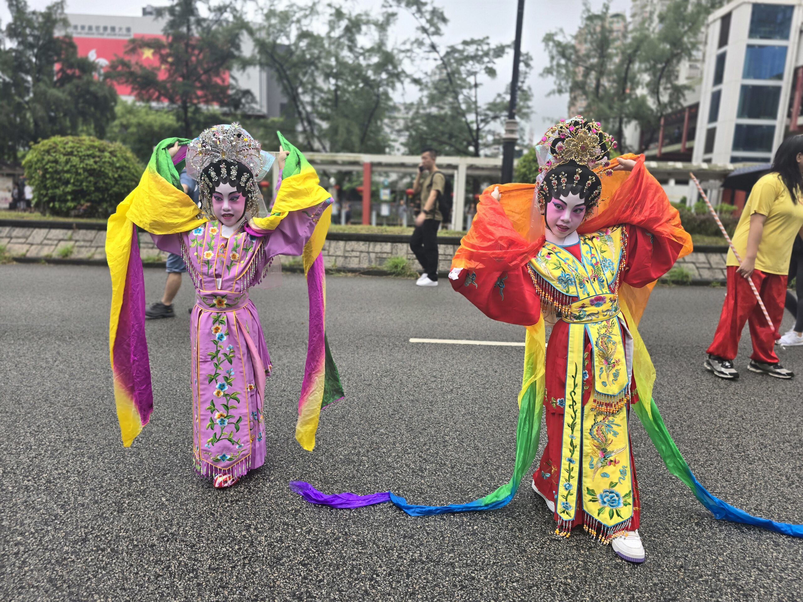 生活-奶龍無人機表演-國慶75周年-林村升旗